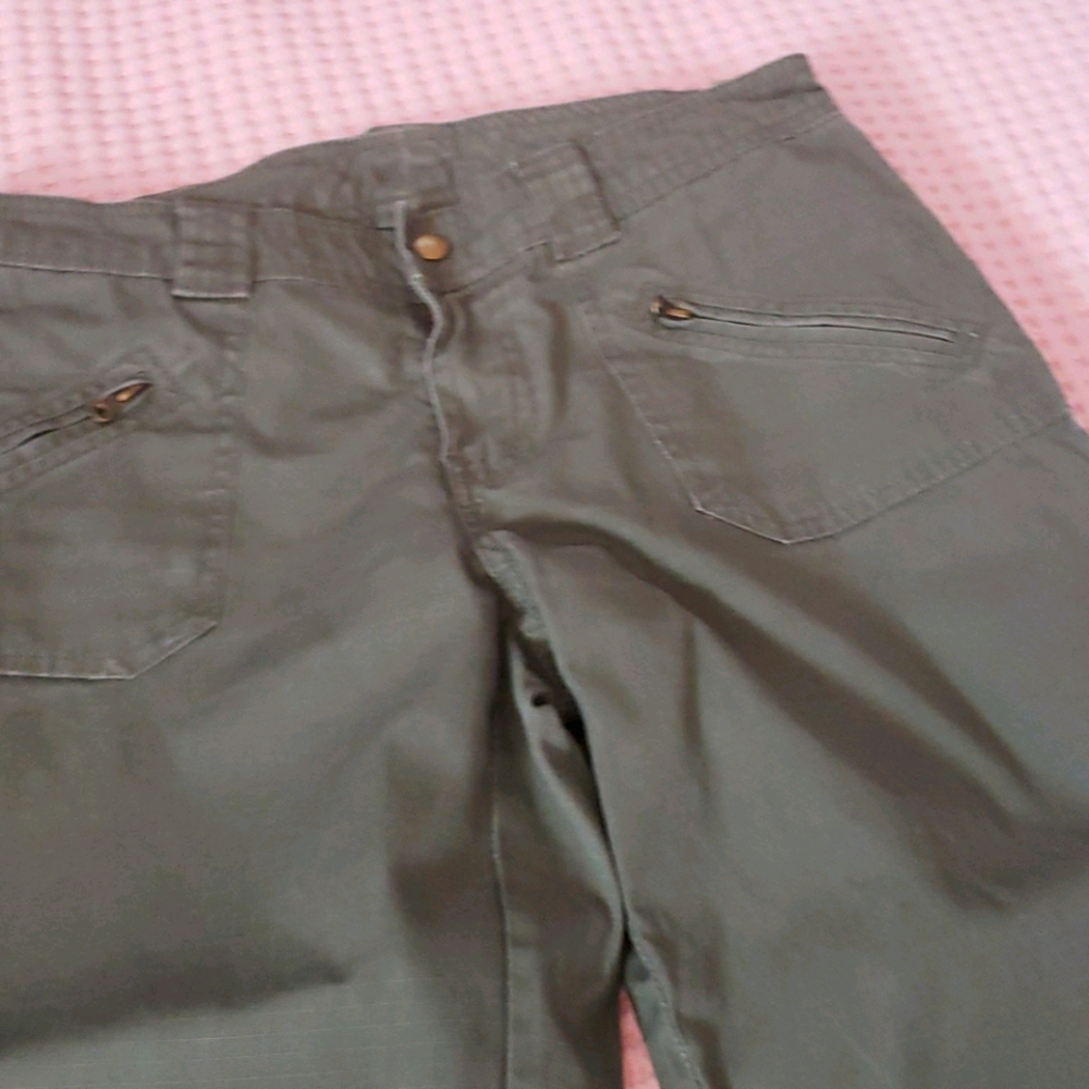 Womans capris